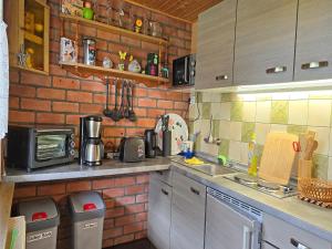 a kitchen with a brick wall at Ferienhaus am Wiesengrund in Sagard