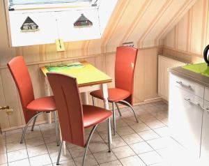 a small kitchen with a table and chairs at Ferienwohnung Stockrose in Lohme