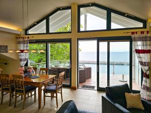 a dining room with a table and a view of the ocean at Villa Friede-Marie, Penthouse Lenea in Sassnitz