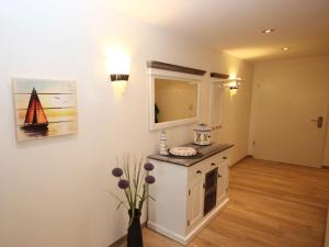 a bathroom with a sink and a mirror on a wall at Villa Amelie FeWo Seemoewe in Sassnitz