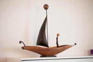 a wooden bowl sitting on top of a shelf at Villa Friede Marie FeWo Ariane in Sassnitz +5 photos