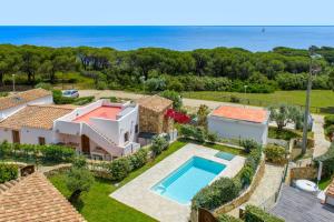 an aerial view of a house with a swimming pool at Casa della Luna con piscina in Budoni