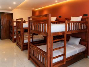 a group of bunk beds in a room at Kripalu Care Foundation in Vrindāvan
