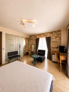 a living room with a bed and a table at F&G Alaçatı in Alaçatı