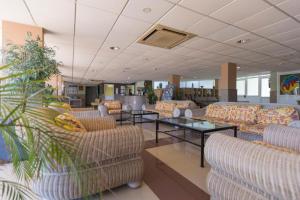 a waiting area with couches and tables in a room at BLUESEA Veril Playa in Playa del Ingles