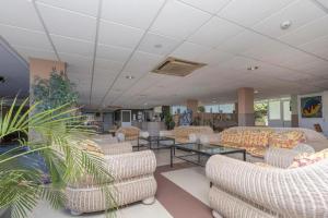 a room with couches and a table and chairs at BLUESEA Veril Playa in Playa del Ingles