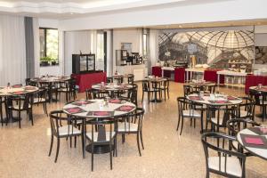 Hotel Diamante tesisinde bir restoran veya yemek mekanı