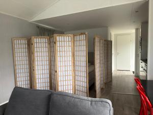 a living room with wooden partition walls and a couch at Natuurhuisje Abcoude - De Smient - Best Family Stay in Abcoude