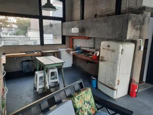 a kitchen with an old refrigerator and a table at LodelaAbuela 3 in Ciudadela
