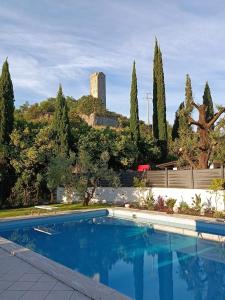 a villa with a swimming pool and a castle at Villetta BLUE GARDEN in Sonnino
