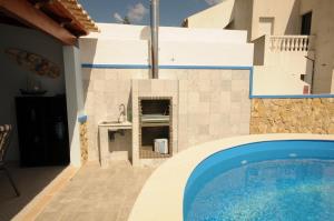 a house with a swimming pool and a sink at Viila Fernandes with Pool in Pera in Pêra +20 photos