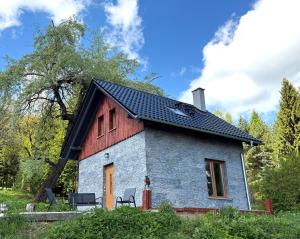 a barn style house with a red roof at Agroturystyka Monte Luna - domki in Czarnów