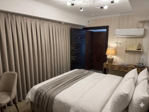 a bedroom with a bed and a desk and a chair at Studio MD in Chişinău