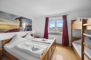 a bedroom with two beds and a window at Gästehaus am Wasserpark in Rust