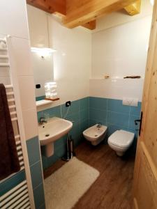 a bathroom with a sink and a toilet at Chalet Dolomiti Trentino in Sant’Orsola +21 photos