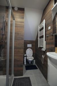 a bathroom with a toilet and a sink and a shower at Top Studio SV1020 Centre Vincennes 20M2 in Vincennes +7 photos
