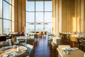Restaurace v ubytování Avani Plus Riverside Bangkok Hotel