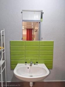 a bathroom with a sink and a mirror at Cayenne MIRZA 2 Confort T2 in Cayenne