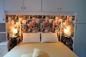 a bed with a headboard with two pillows at Venus and the Sea in Fezzano