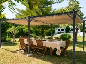 a table and chairs under a canopy in a yard at Le Mirage in Cambrils