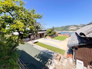 an aerial view of a house with a yard at 瀬戸内海を望む庭付き古民家サウナ宿 一棟貸切 in Takamatsu