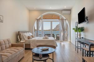 a living room with a couch and a table at Next to the wave in Myrties