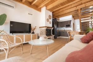 a living room with a couch and a table at Duplex El Acebuche in Arroyo Frio