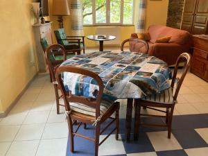 a dining room table and chairs with a table and a kitchen at Casa Defranchi in Sant Andrea di Bozio