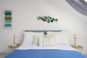 a bedroom with a blue and white bed with pillows at Mimì sul Mare in Massa Lubrense