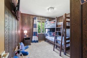 a bedroom with a bunk bed and a bunk bed at Hiwassee Lake Lodge - Private Mtn-Top Retreat - Lake Views - Sleeps 14 in Murphy