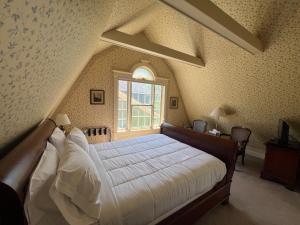 a bedroom with a large bed with a window at Strawtown Inn & Events in Pella