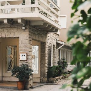 a front door of a building with a picture on it at Hotel Selent in Mar del Plata