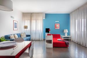 a living room with a red couch and blue walls at Marbela Apartments & Suites in Palermo