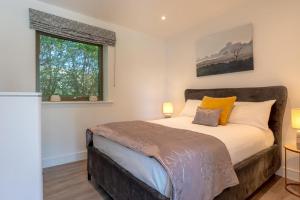 a bedroom with a bed and a window at 2 Bed in Colchester oc-82397 in East Bergholt