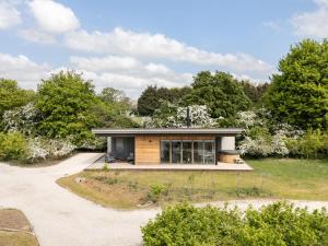 a house in the middle of a park at 2 Bed in Colchester oc-82397 in East Bergholt