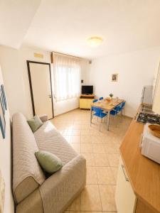 a living room with a couch and a table at Residence Guardamar - Agenzia Cocal in Caorle