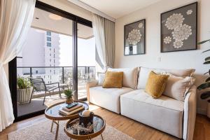 a living room with a white couch and a balcony at Stylish Luxury Apartment - Fully Equipped in Asunción