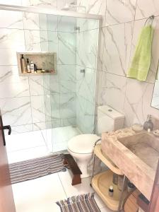 a bathroom with a shower and a toilet and a sink at Casa Expocrato in Crato