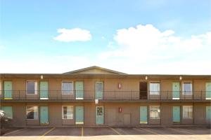 an empty parking lot in front of a building at Currys Motel by OYO Saginaw MI in Saginaw