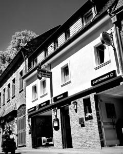 a black and white photo of a building on a street at Enjoy-Zimmer in Altenahr