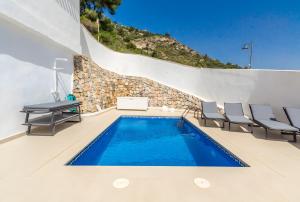 a swimming pool in the middle of a house at Los Altos in Almuñécar