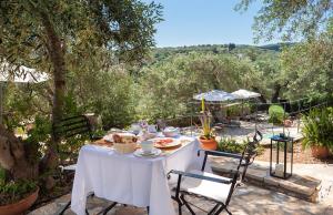 a table with food on top of it in a garden at Bay View Hotel in (( Klonátika ))