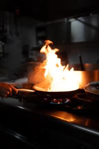 a pan filled with fire on top of a stove at Albergo Conca D'Oro in Foggia