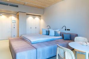a large bed in a room with a table and chairs at Hotel & Restaurant Heyligenstaedt in Gießen