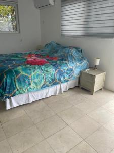 a bedroom with a bed and a nightstand with a lamp at Studio agnes in Palm-Eagle Beach