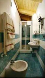 Koupelna v ubytování IL Postale + 15 fotografií