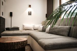 a living room with a couch and a table at Gartenapartment Malea in Schlitters