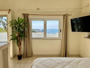 a bedroom with a window with a view of the beach at Estudio con vista al mar #5 in San José del Cabo