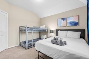 a bedroom with a bed and a bunk bed at Spacious 5-BD 3-BA Forest View Getaway Sleeps 13 in Dallas
