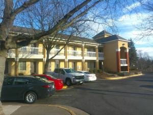 a building with cars parked in front of it at HomeTowne Studios by Red Roof Chantilly in Chantilly